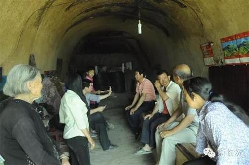大学生村官张红东:扶贫九年让农民感动的120面锦旗背后的事迹